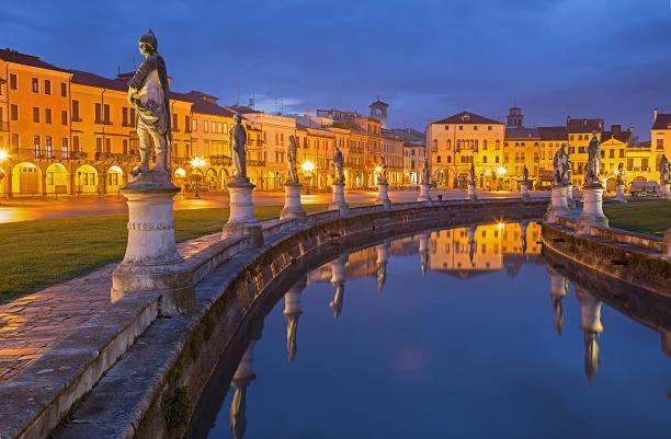 Palazzo Carpediem-prato Della Valle Apartment *